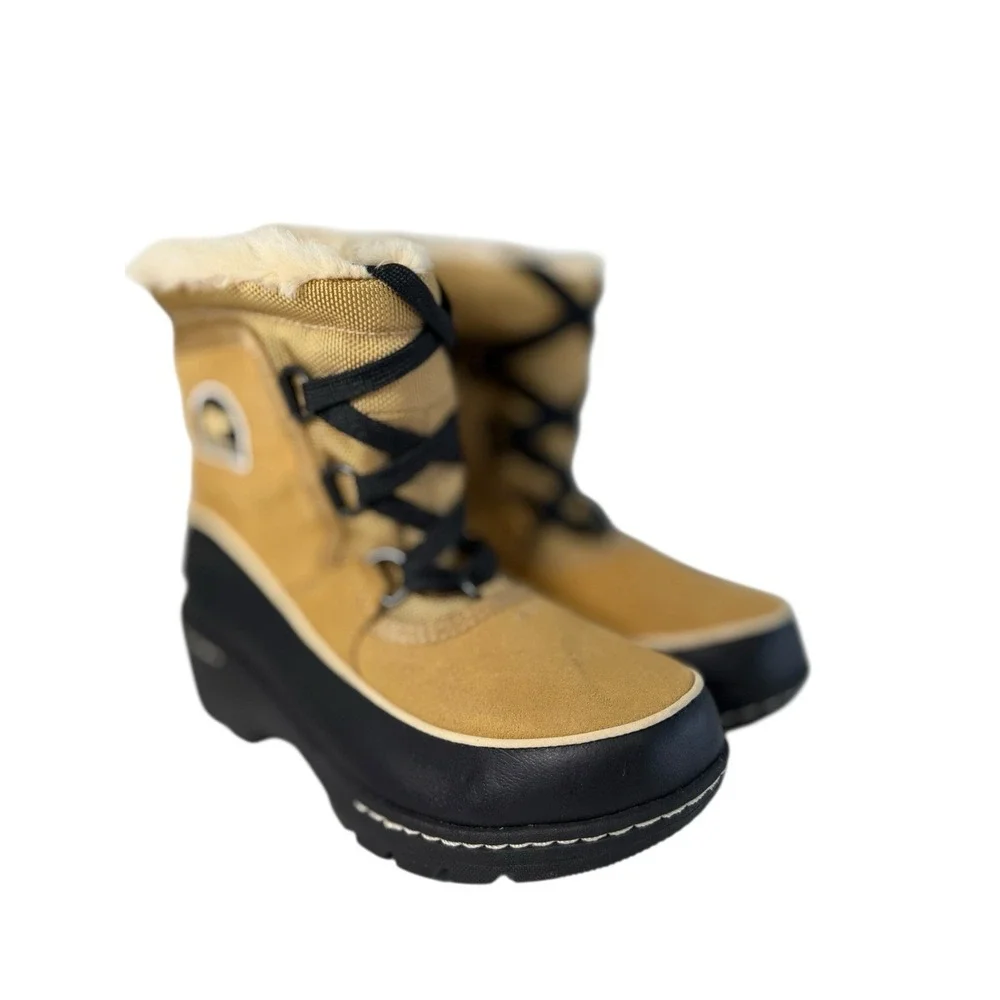 Sorel Youth Tivoli‎ III waterproof boot in a curry/black colorway Size 1Y No Box